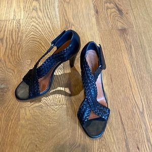 10/$25  Antonio Melani// heels, size 7.5